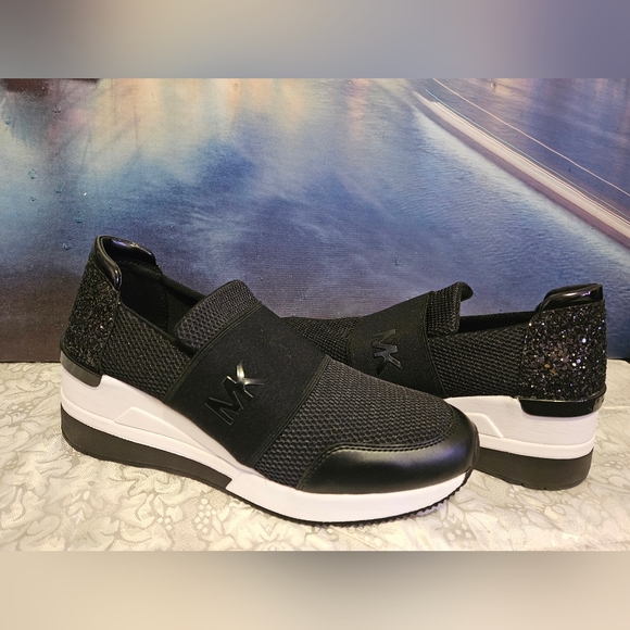 Michael Kors sneakers… beautiful. - Picture 4 of 13